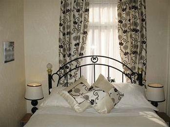 The Shores Hotel, Central Hotel 3*