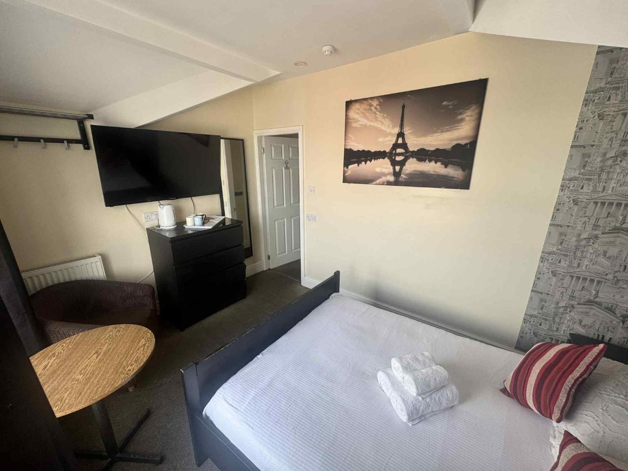 Hotel The Shores Hotel,