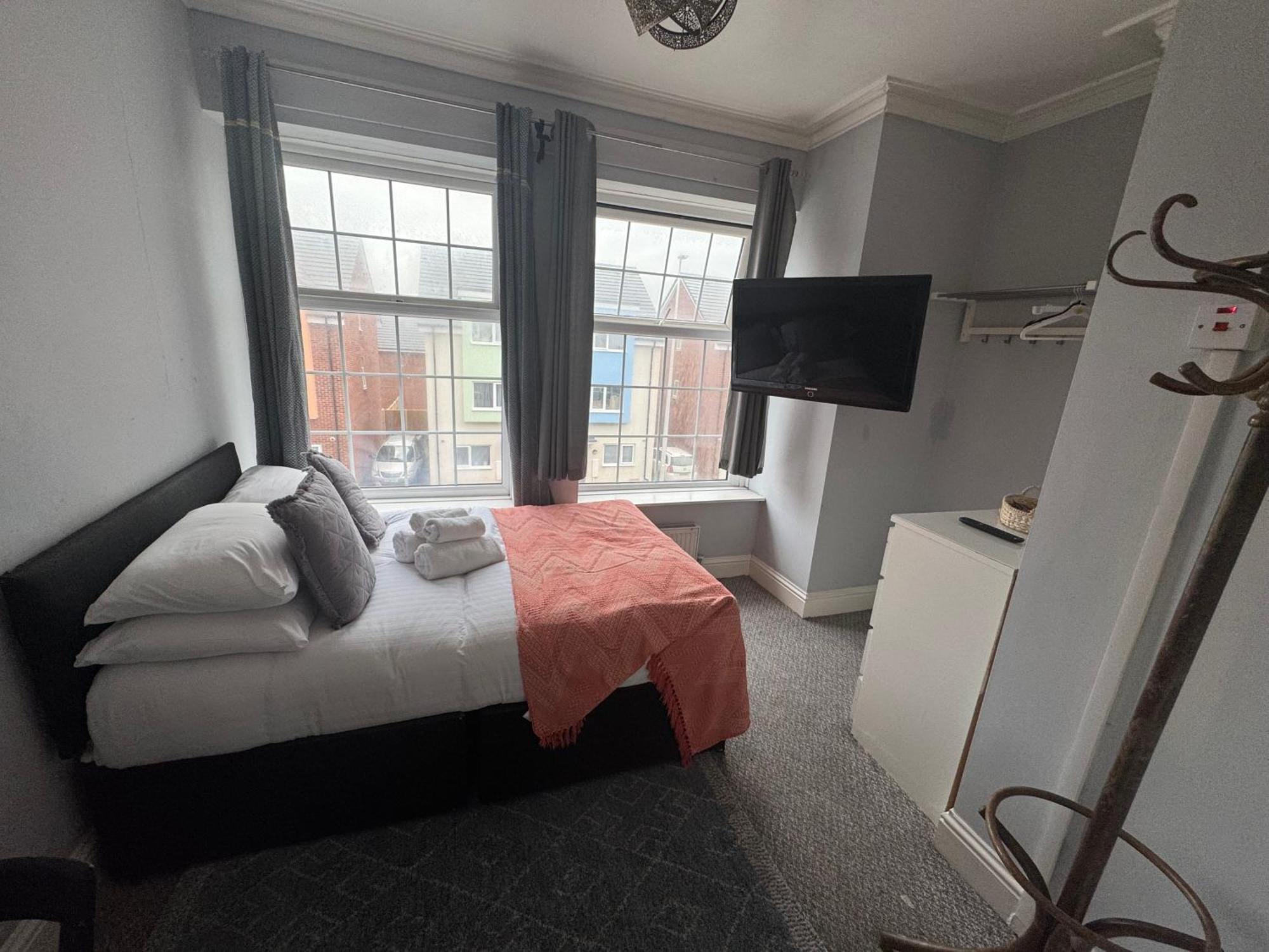 The Shores Hotel, Hotel 3*